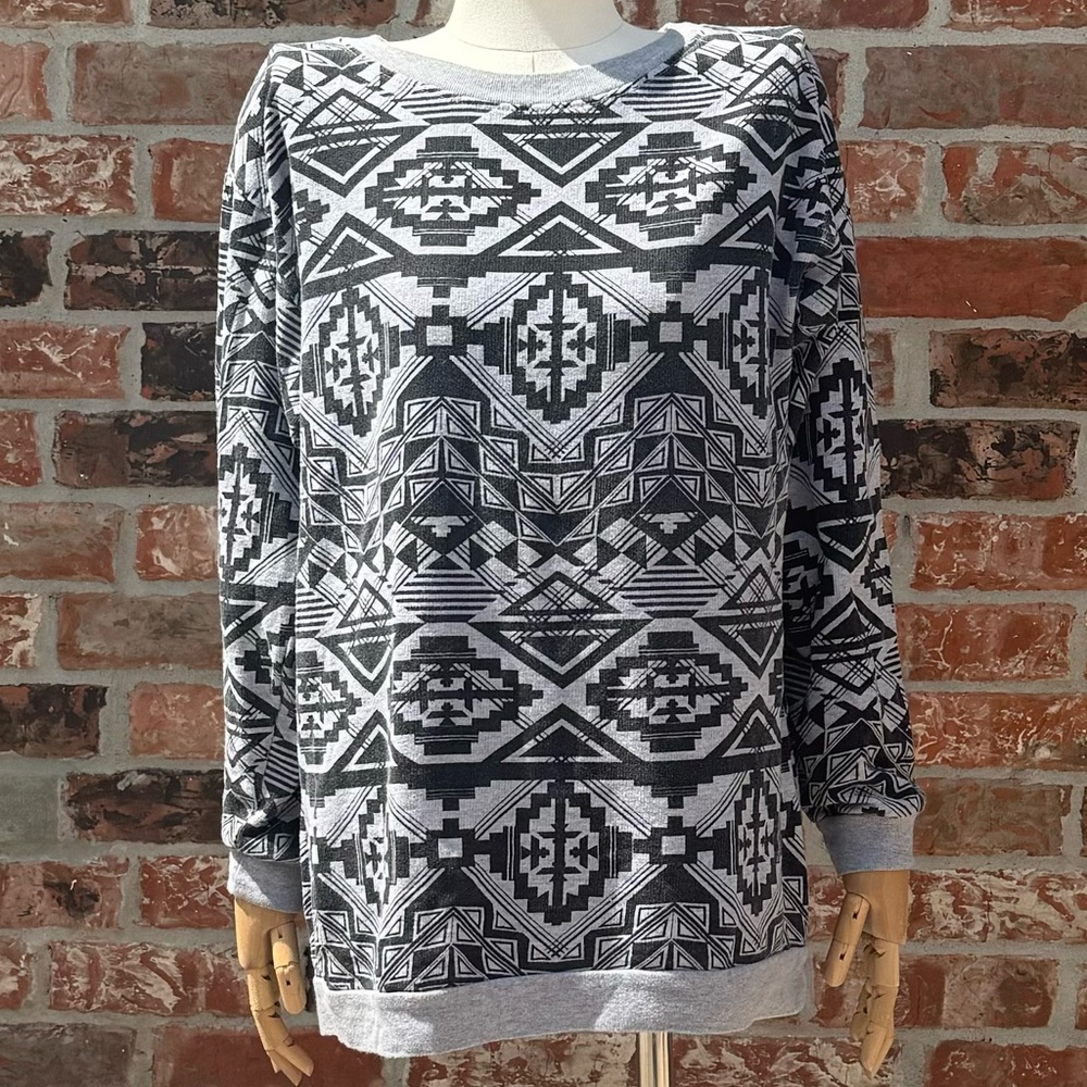 I’m in Love with Derek black/grey Aztec print sweater /M/ Excellent condition